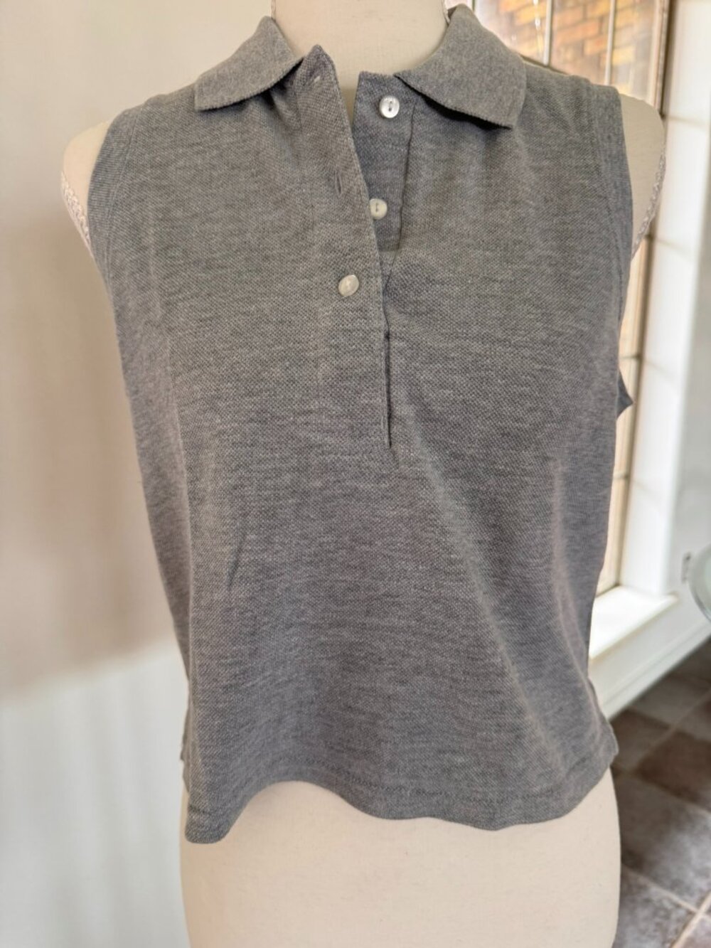 Moda International for Victoria's Secret, NWOT cropped gray polo top; S